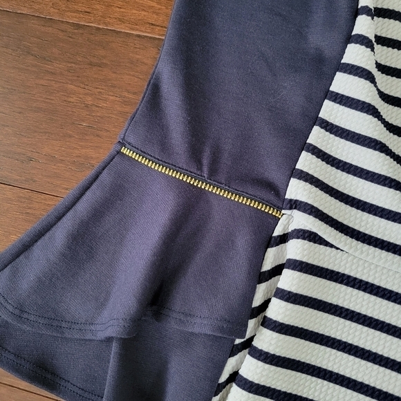 iZ Byer Navy & White Striped Peplum Dressy Sleeveless Top Junior's Size L - Picture 4 of 8